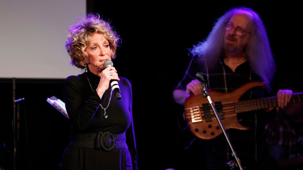 Почина певицата Джийни Сийли