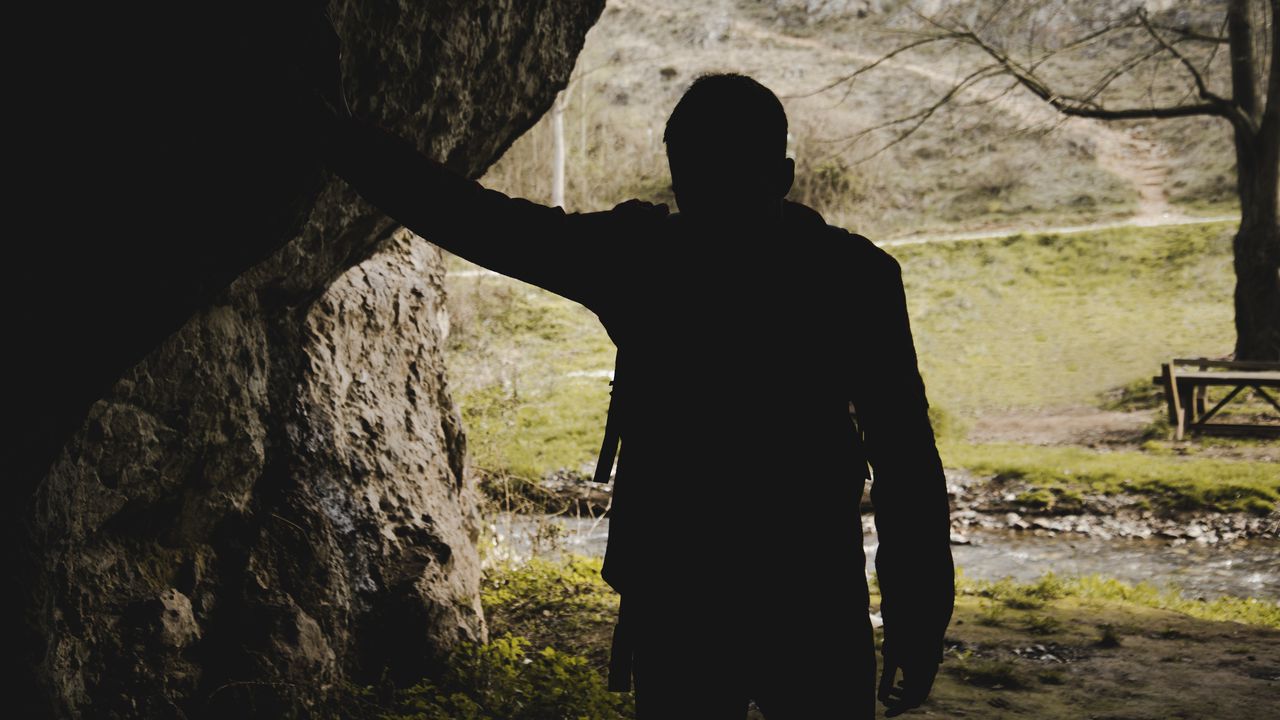 Обвиняем в изнасилване е инсценирал собствената си смърт и се