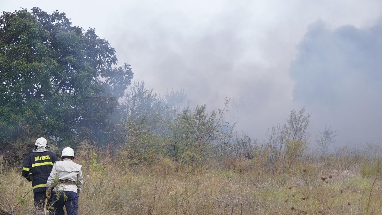Пожар гори край Самарското знаме в Стара Загора