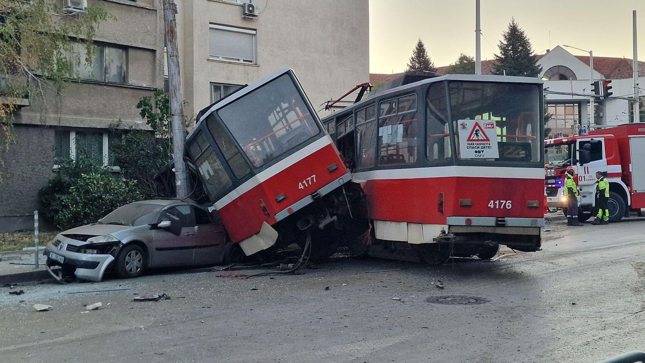 Има задържан за дерайлиралия трамвай в София