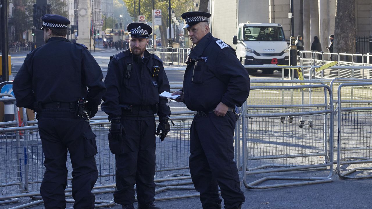 Задържаните са на 32 и 35 години. Те бяха задържани,