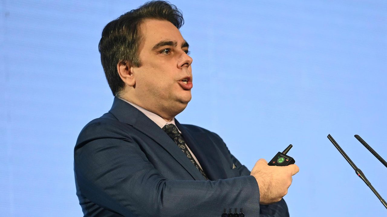 Той също обяви, че капиталовата програма в бюджета е 15