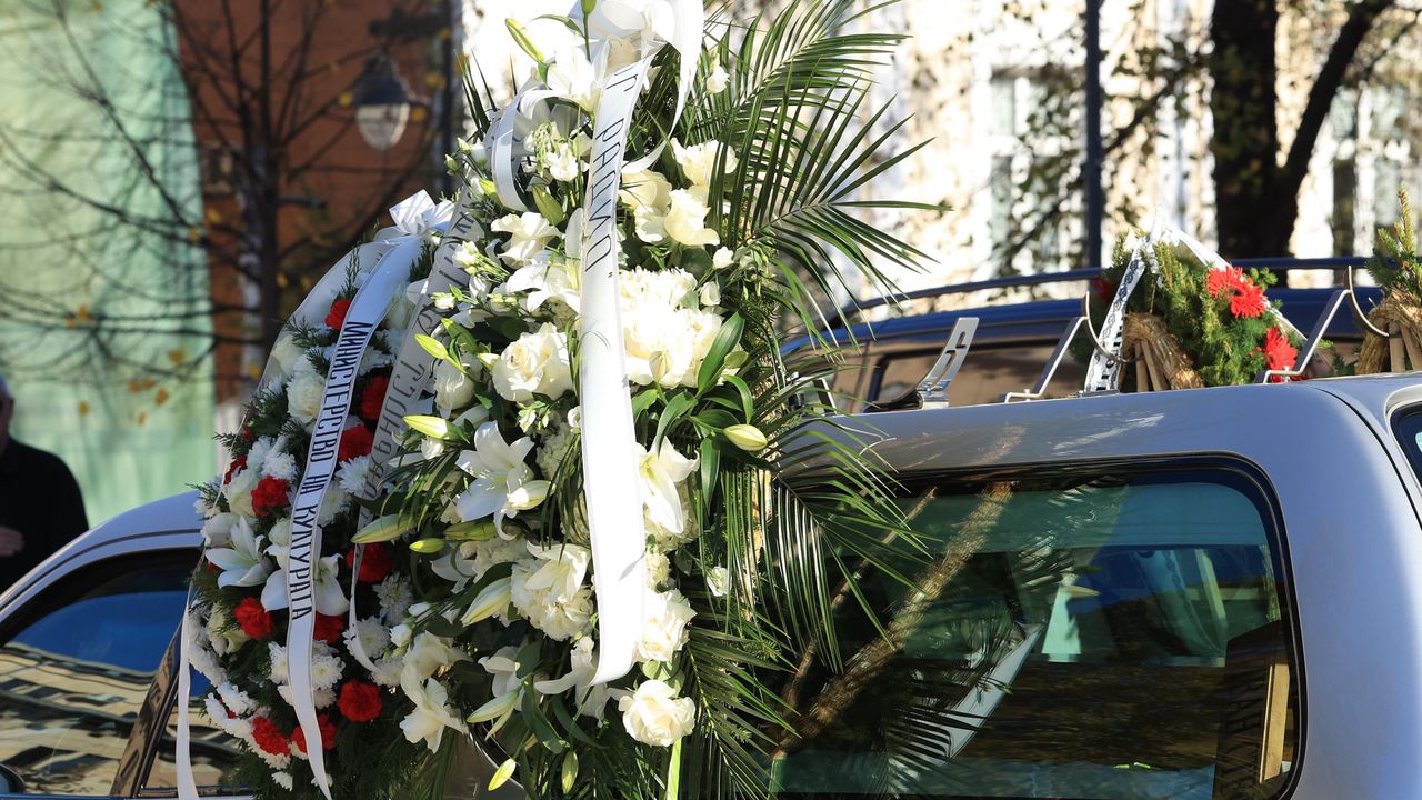 Близки, приятели и общественици си взеха последно сбогом с Иван