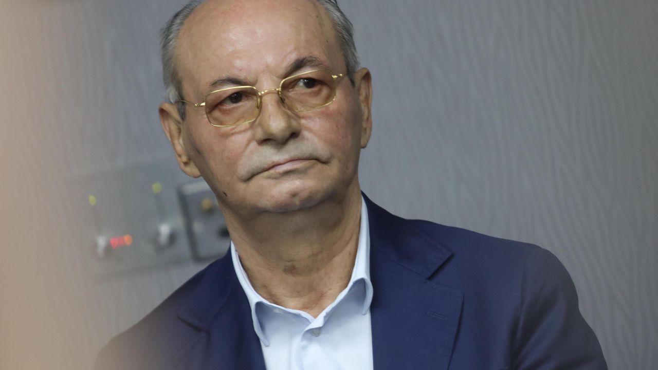 Собственикът на комплекса съобщи, че извършва ремонтни дейности, за които