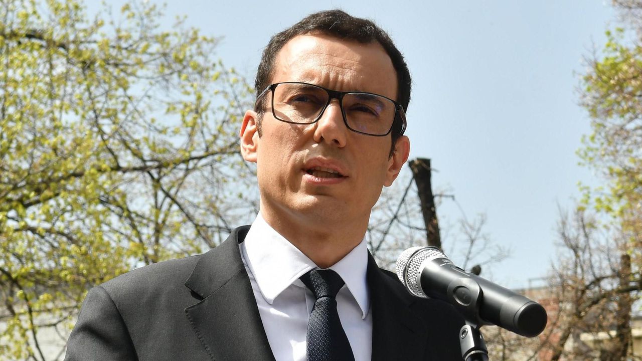 По думите му под команда маскирани лица са създали безредиците