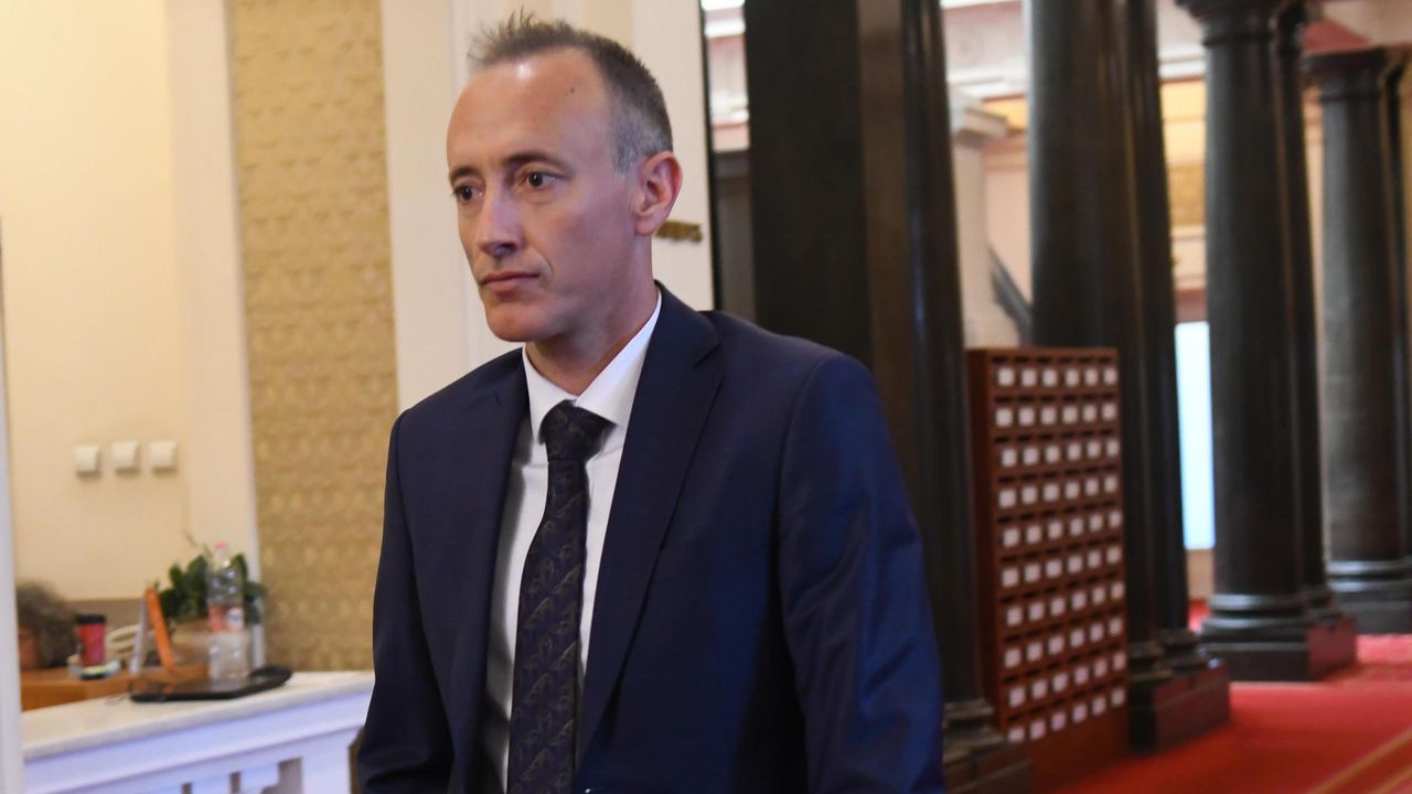 Той проведе работна среща с учители и директори на училища