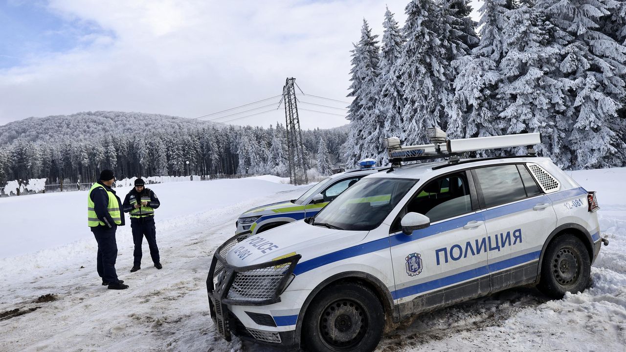 Има данни, че той е привличал в групата непълнолетни, дори