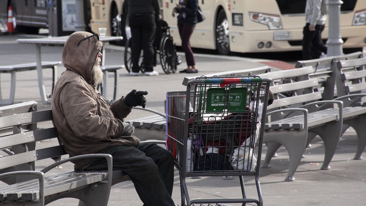 Същевременно 13,3 милиона души в Германия, или 16,1 процента, са
