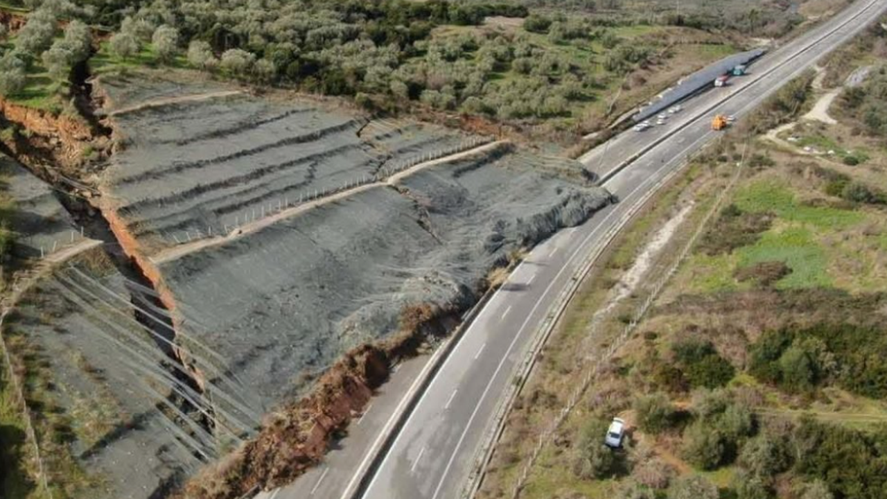 Свлачището се е образувало по пукнатина с дължина около 200