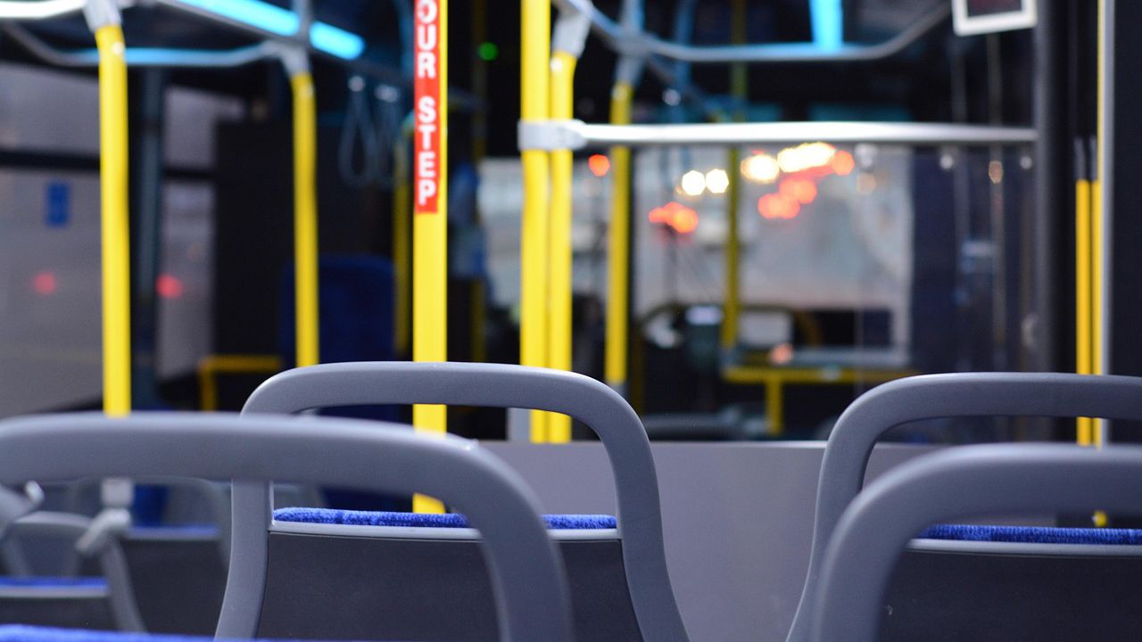 Врати на градкси автобус затиснаха главата на дете в Русе