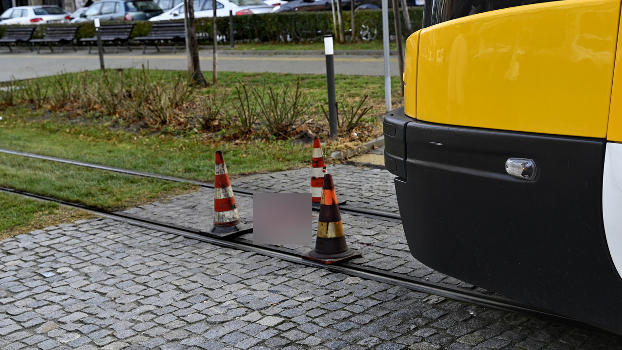 Пак номер 22: Още един трамвай дерайлира в София