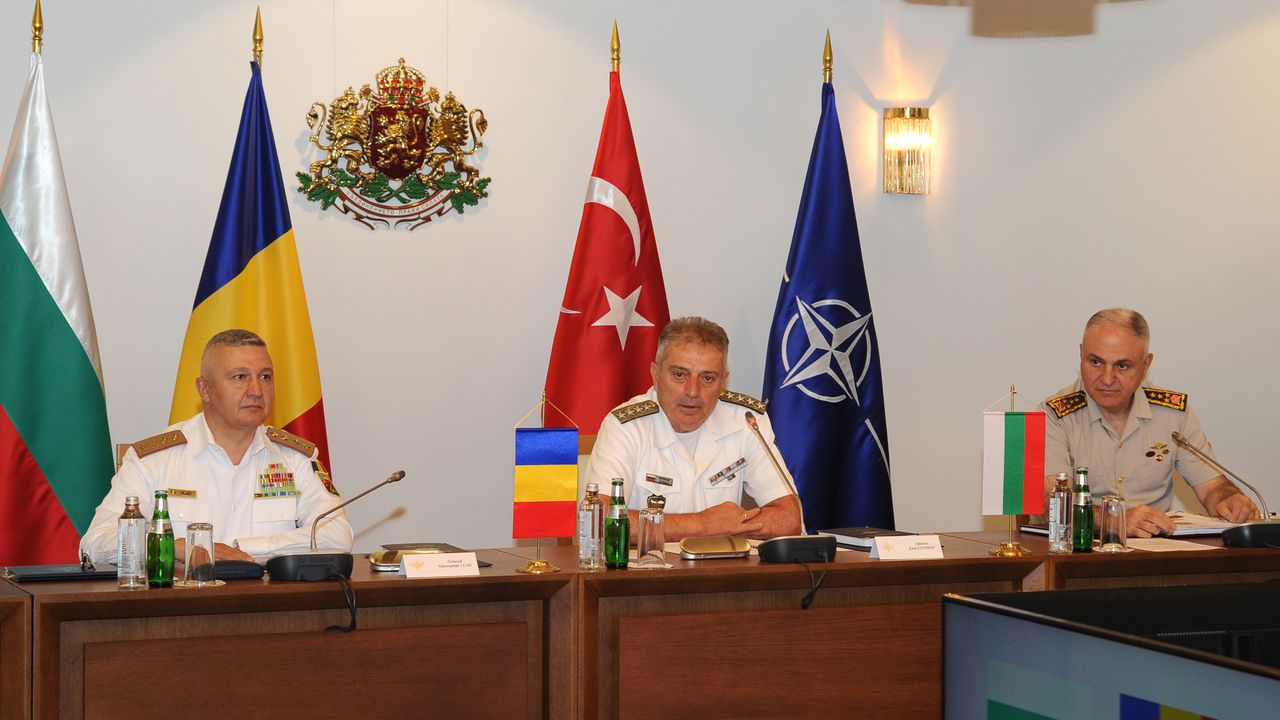 По покана на началника на отбраната адмирал Емил Ефтимов на