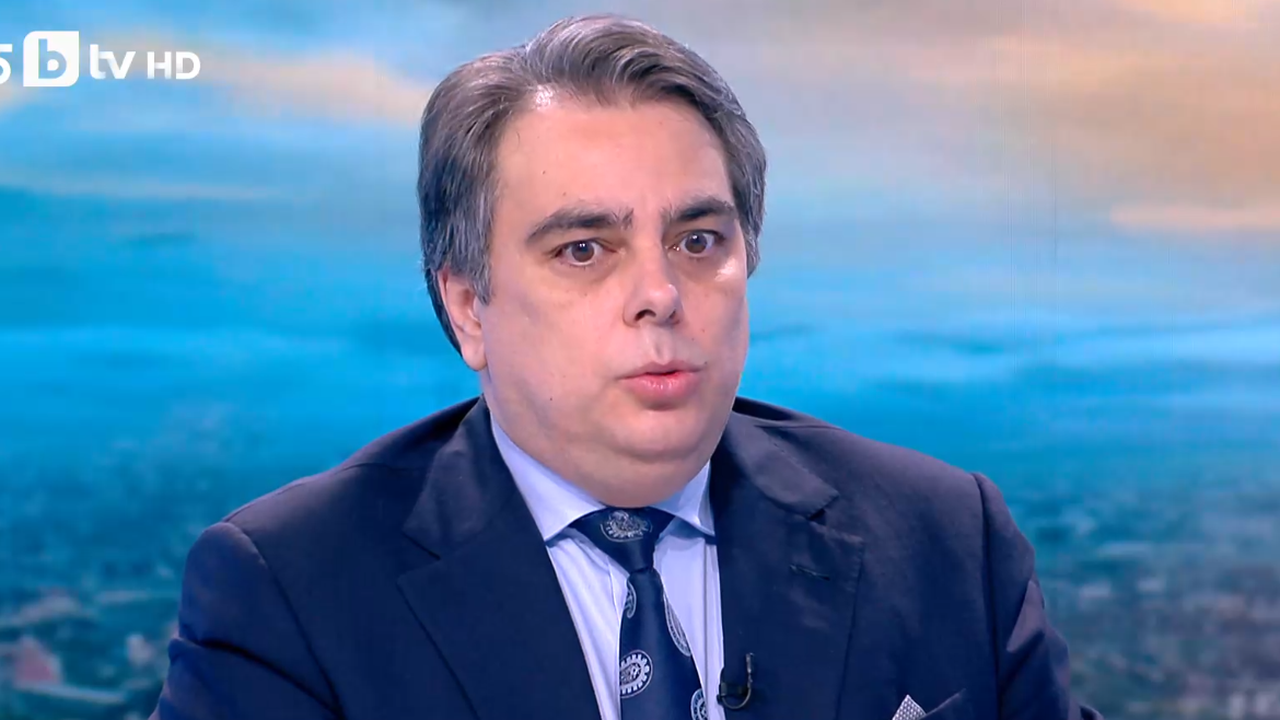 2022 г. увеличихме заплатите на медиците, 60% от болниците увеличиха