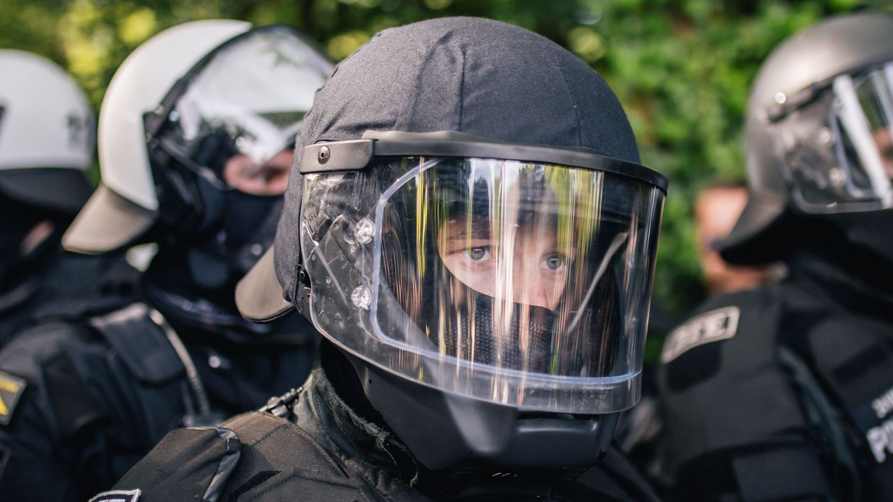 Мъж с брадва нападна пътници във влак в Германия