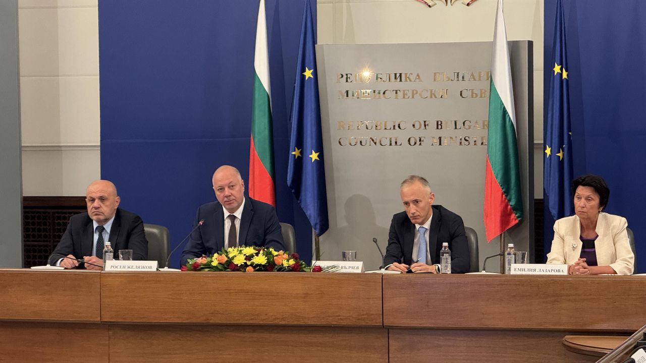 Властта обяви екшън план срещу отпадането на ученици от образователната система: От това зависи бъдещето на страната