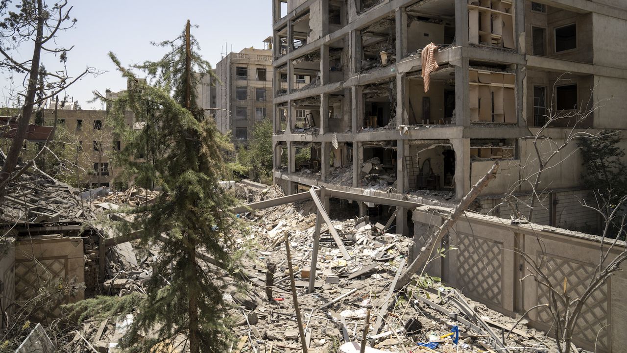 Иранската информационна агенция Mehr публикува впечатляващи кадри от израелски удар