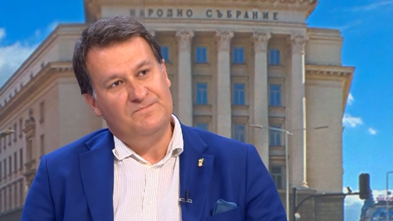 Доц. Любенов: Вотовете на недоверие на опозицията са самоцелни и говорят за всичко друго, но не и за политика