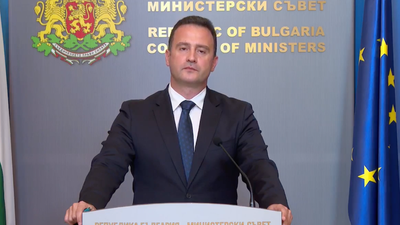 Министър Жечо Станков: Доставките на горива за българските граждани са обезпечени