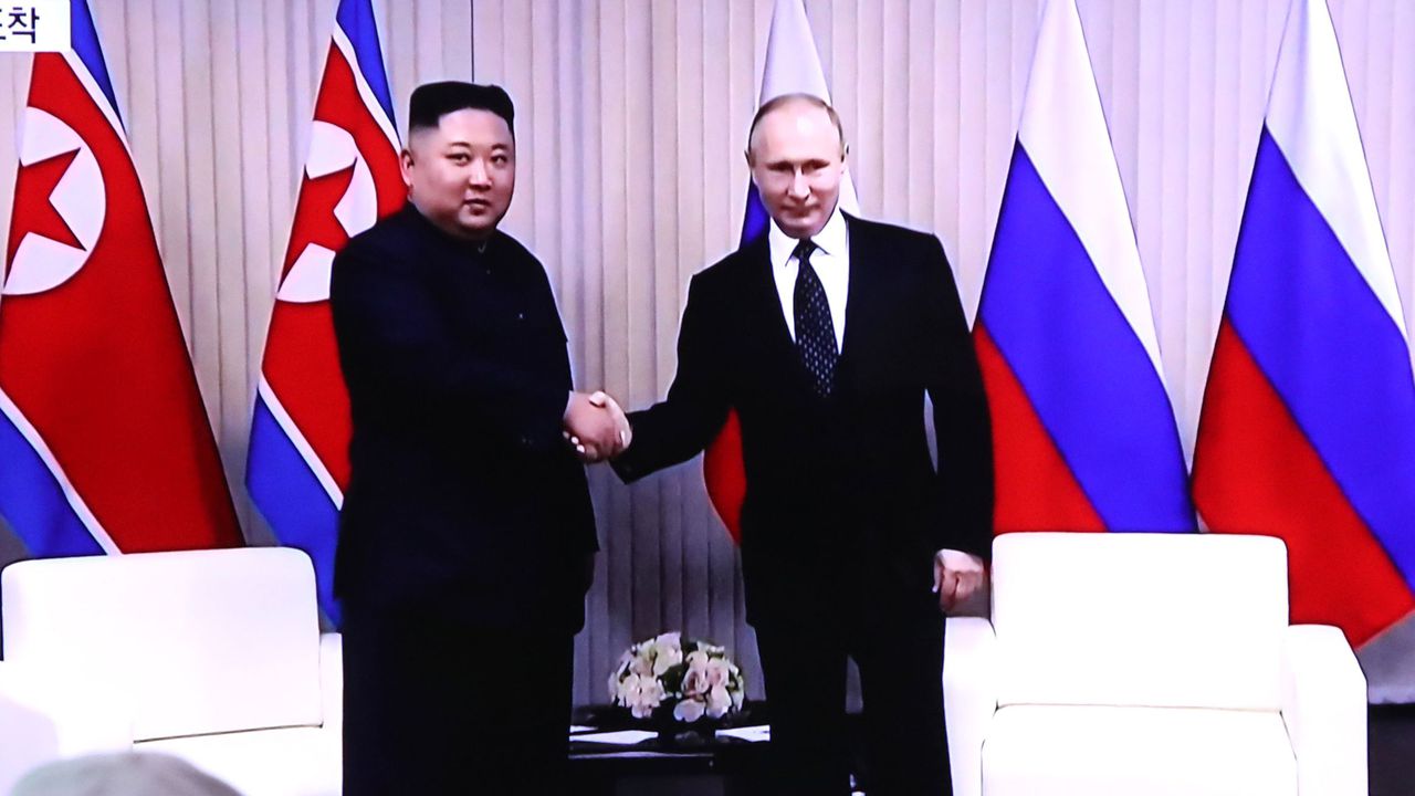 След големия военен парад в Пекин се проведе двучасов разговор