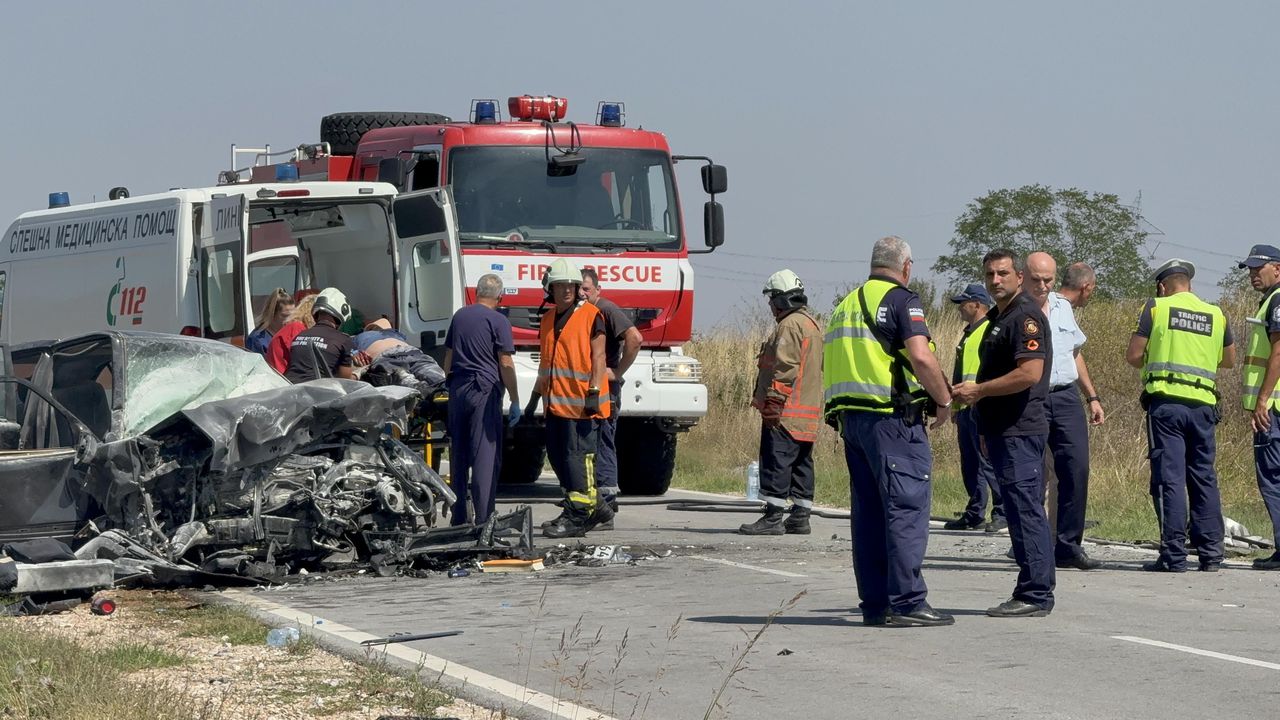 Без книжка е един от шофьорите от тежката катастрофа с четирима загинали край Константиново