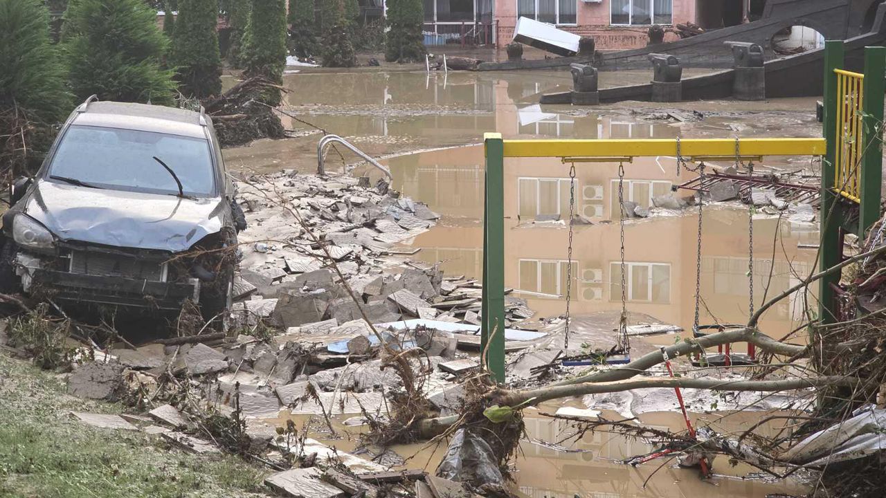 Областният управител на Бургас: Бедствието е невиждано досега в района на Несебър