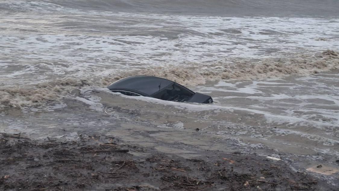 В Елените има хора, които отказват да се евакуират