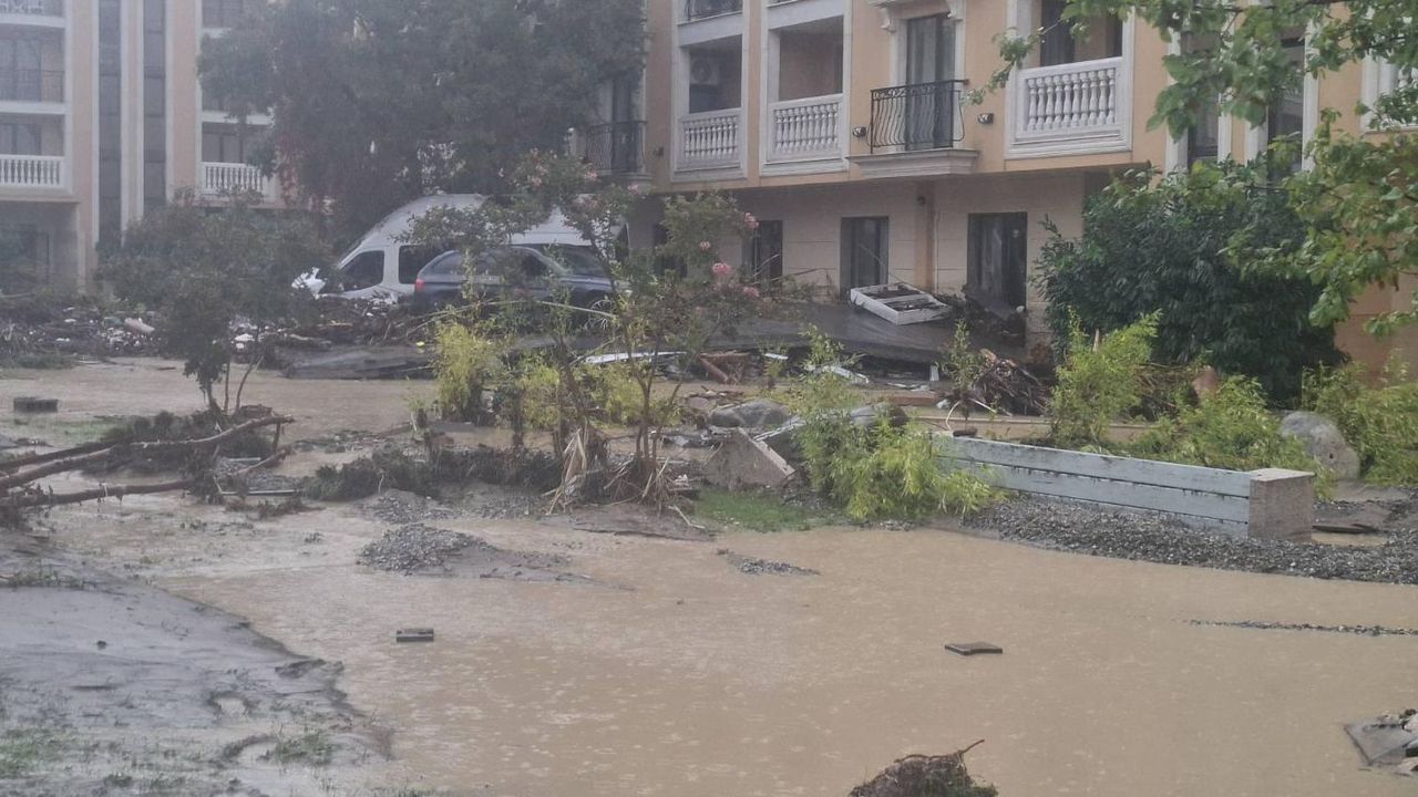 Трета жертва на потопа в "Елените", загинал е граничен полицай