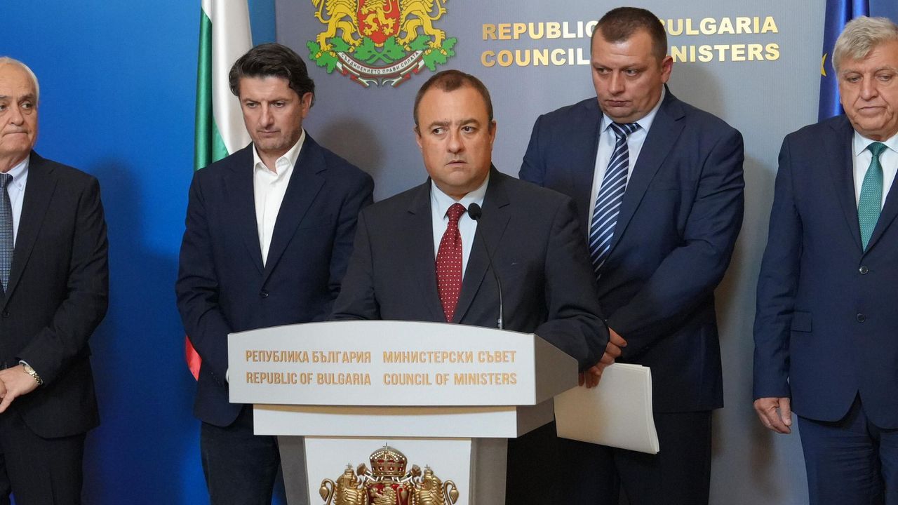 Министър Иванов оцени като "лоша" организацията на пътноподдържащите фирми, ще налагат санкции