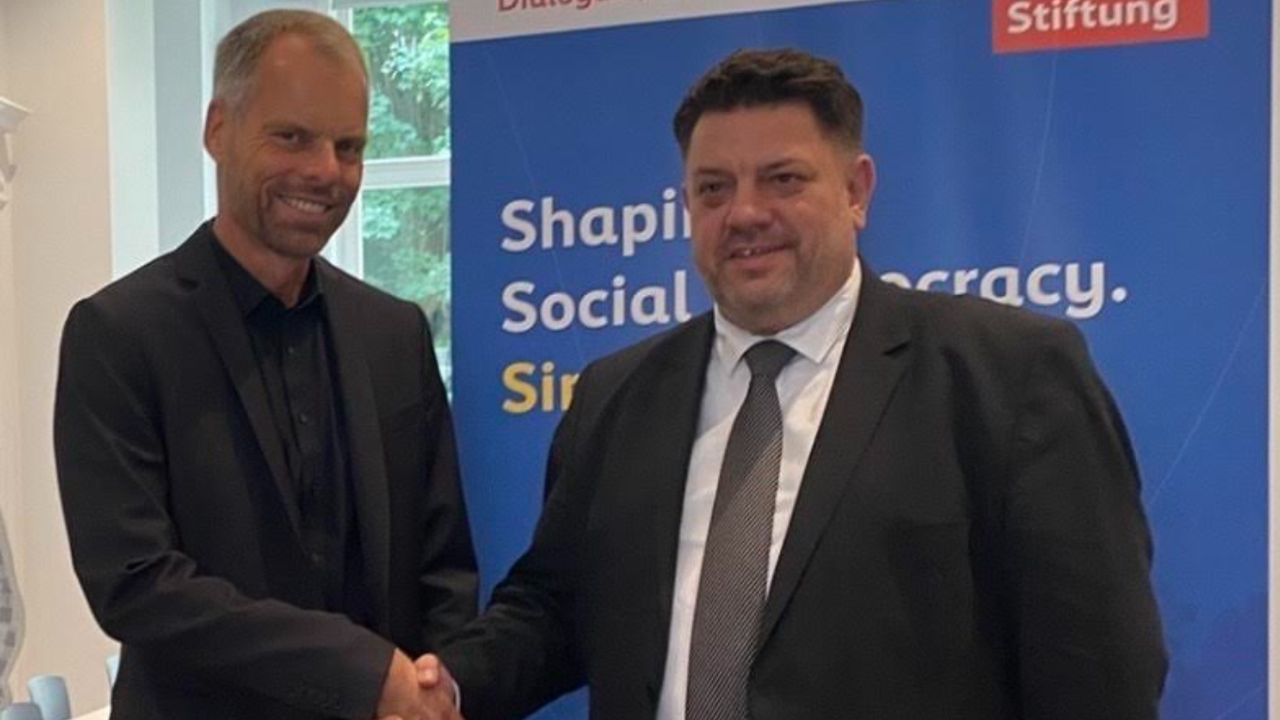 Атанас Зафиров разговаря с директора на фондация "Фридрих Еберт" в Брюксел