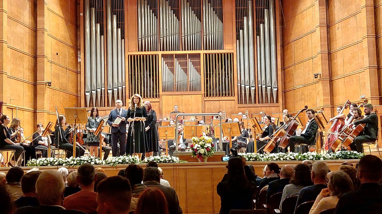 Под патронажа на вицепрезидента Йотова се проведе концерт в София с участието на банатски българи