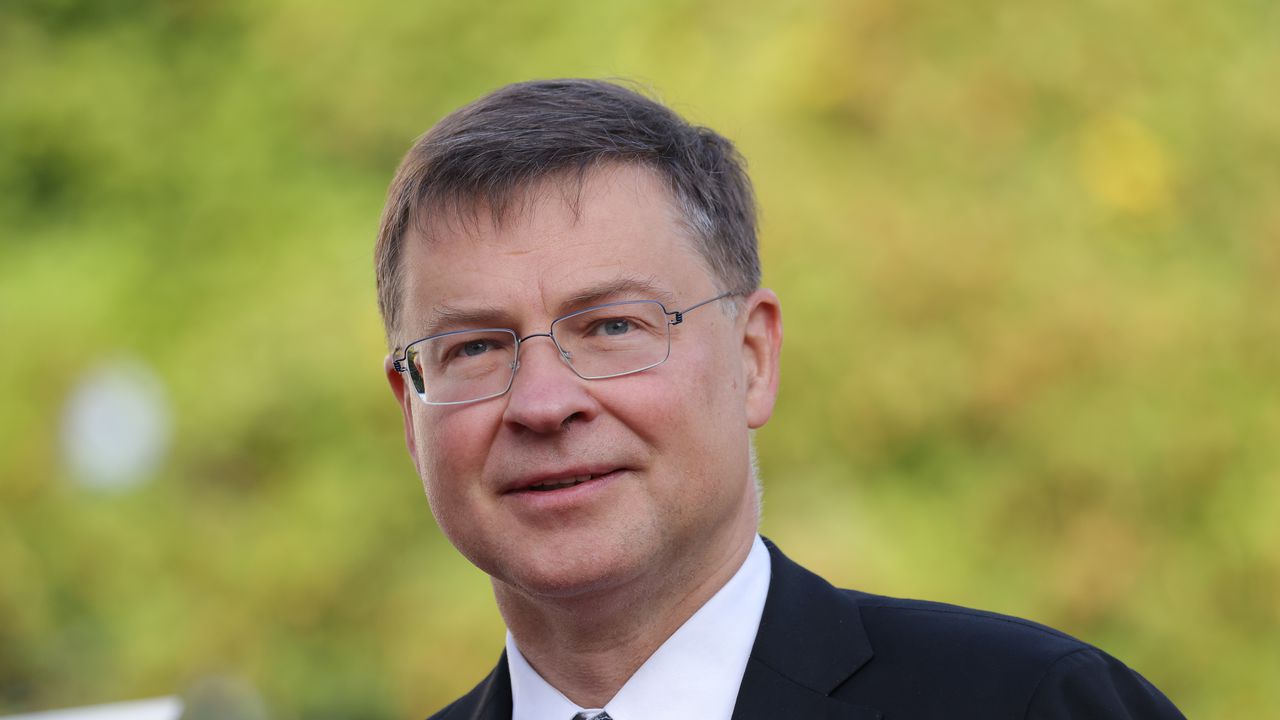 Еврокомисарят по икономиката: Еврото ще донесе осезаеми ползи за България, но стабилните финанси трябва да се запазят