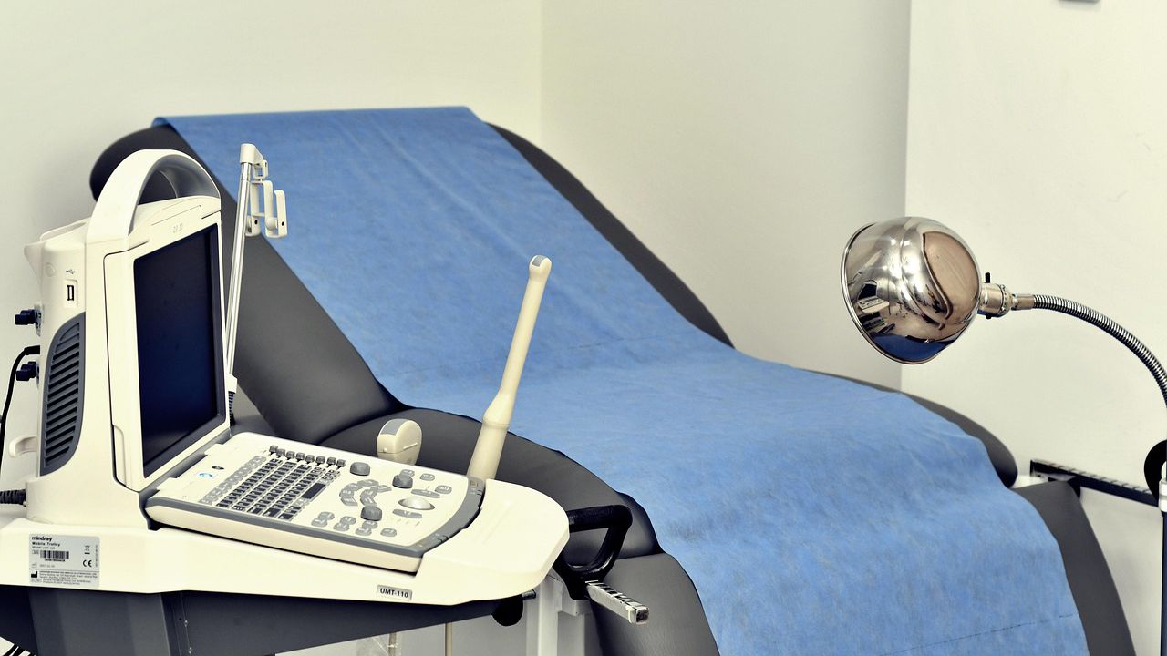 Медицинската консултация е записана с камера, поставена в един от