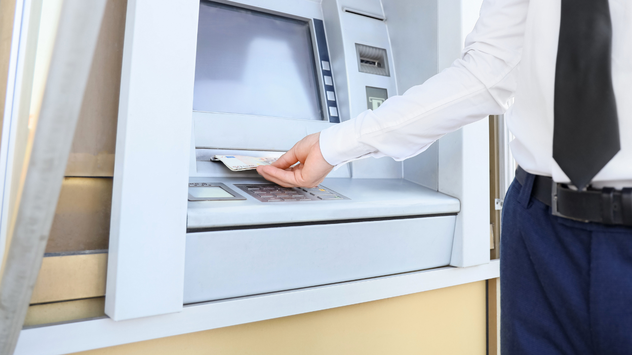 Проследено е движението на цените на тези услуги в три