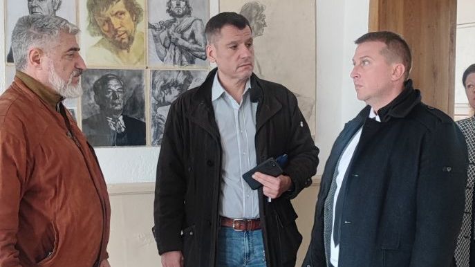 Заместник-министърът на културата Георги Султанов се запозна на място с щетите след пожара в Националната гимназия за приложни изкуства