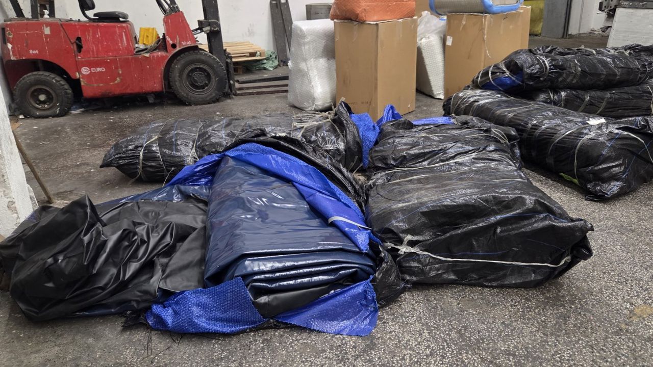 Тринадесет надуваеми лодки с твърд борд задържаха митническите служители на