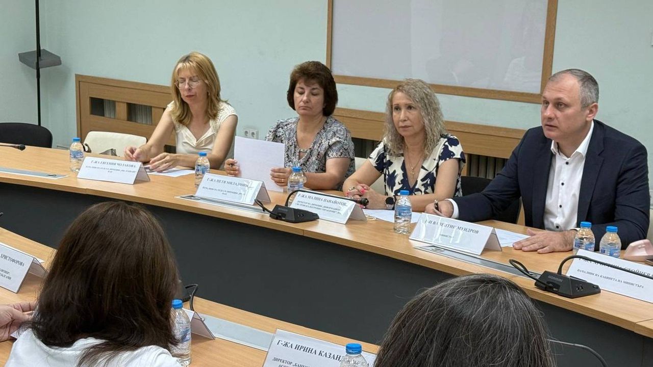 Министър Мундров: Банките ще получават автоматизирана справка по електронен път