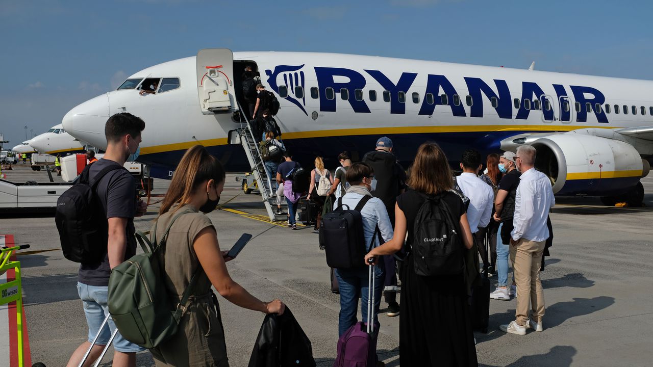 Ryanair увеличава размера на безплатния ръчен багаж