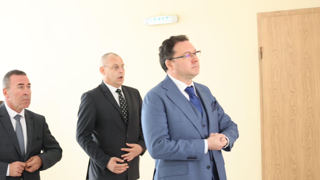 След побоя над директора на полицията в Русе: Даниел Митов и Мирослав Рашков пътуват към болницата