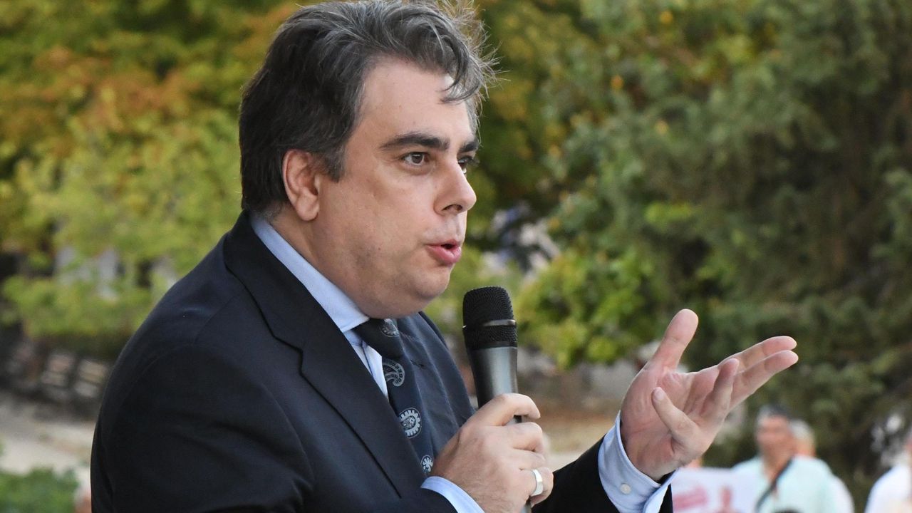 Асен Василев: Подписите за внасяне на вот на недоверие към кабинета ще бъдат събрани