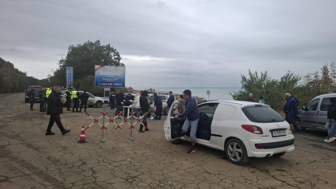 Охраняват се всички подстъпи към ваканционно селище Елените, включително и плажната ивица