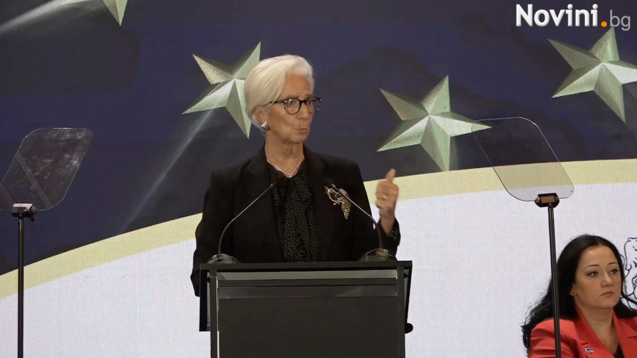 В своята реч ръководителят на ЕЦБ не спести похвалите си