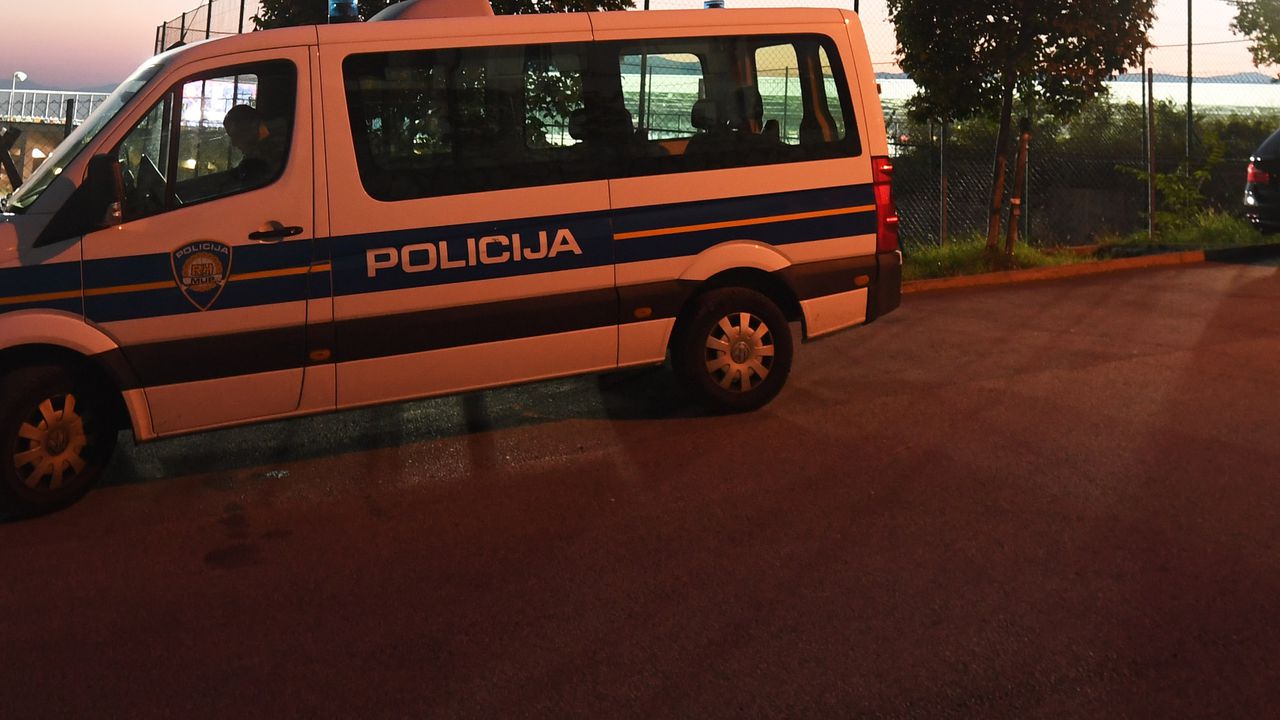 Случаят предизвика бурна реакция в обществеността.Според полицията, която разследва инцидента,