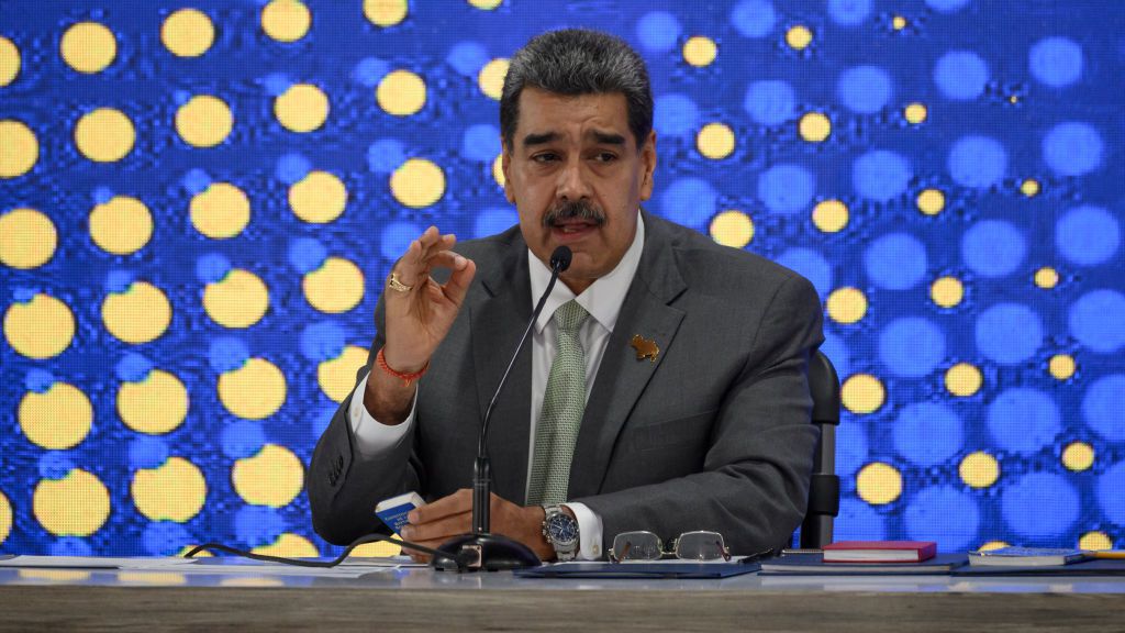Мадуро: Ще отговорим на психологическата война на САЩ с работа, работа, работа