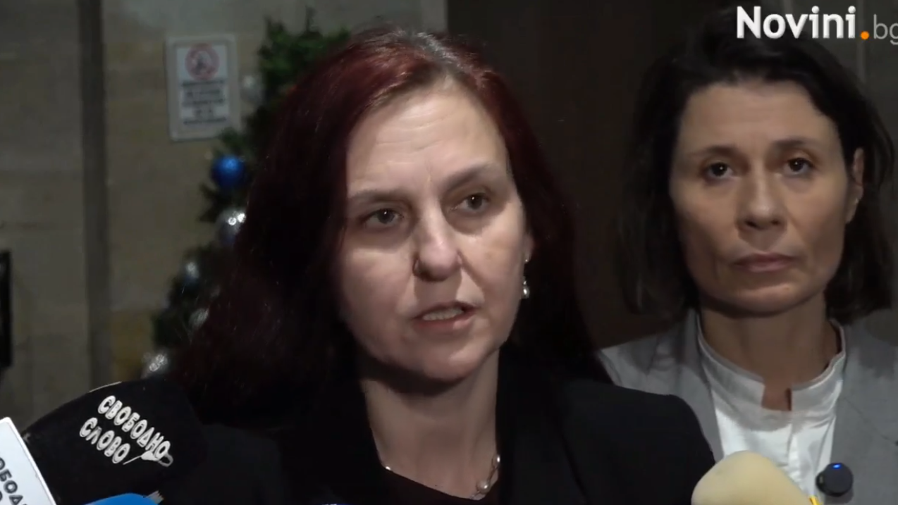 Споделя още, че полицаите блъскали защитниците на задържаните, а адвокатът,