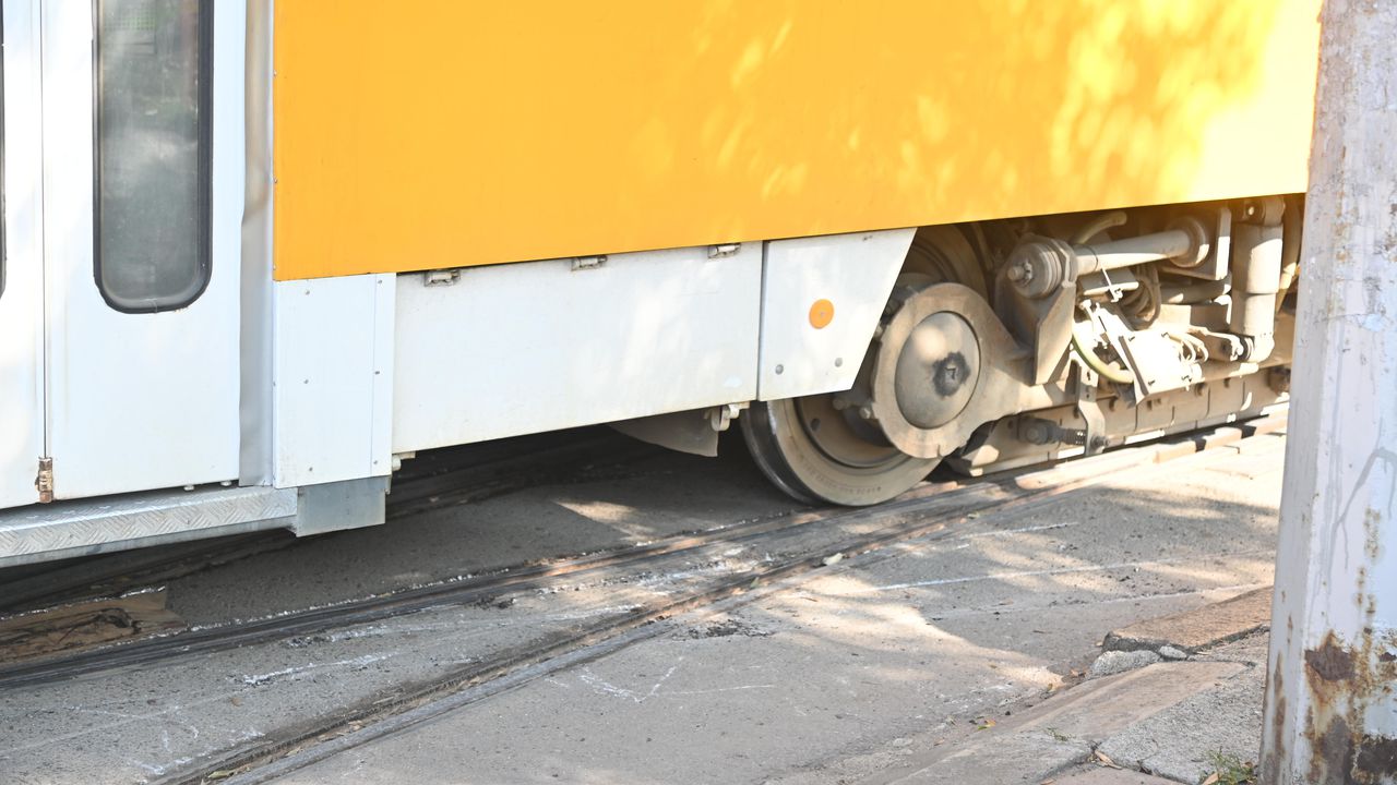 Катастрофа между трамвай и лек автомобил в района на Халите