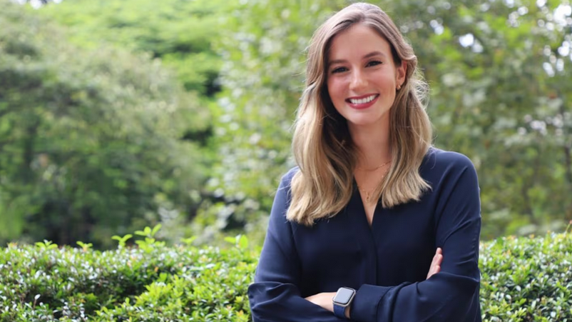 Страстта ѝ към числата обаче я принуждават да запише инженерство