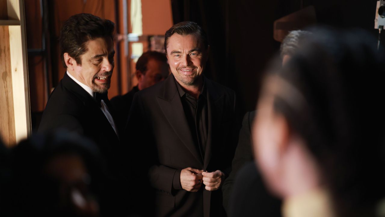 Черната комедия с елементи на екшън трилър Битка след битка