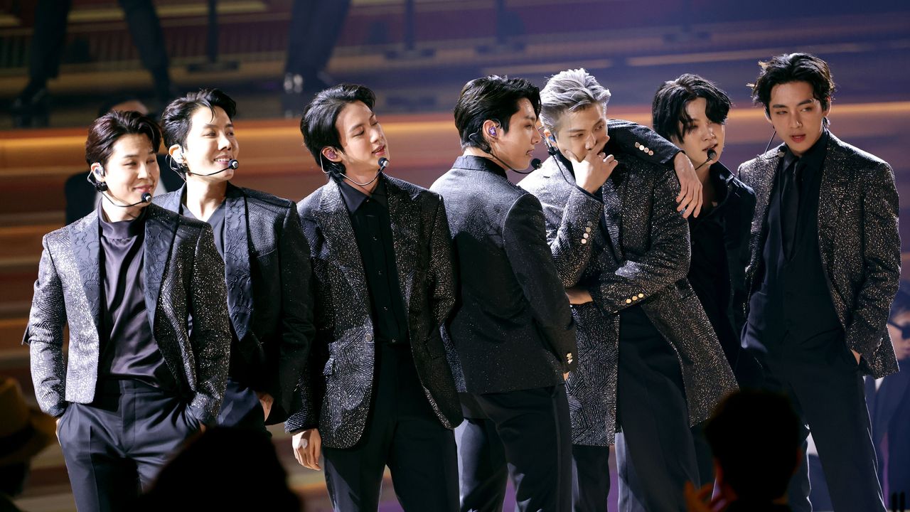 Известната кей-поп група BTS обяви, че ще се завърне с нов албум