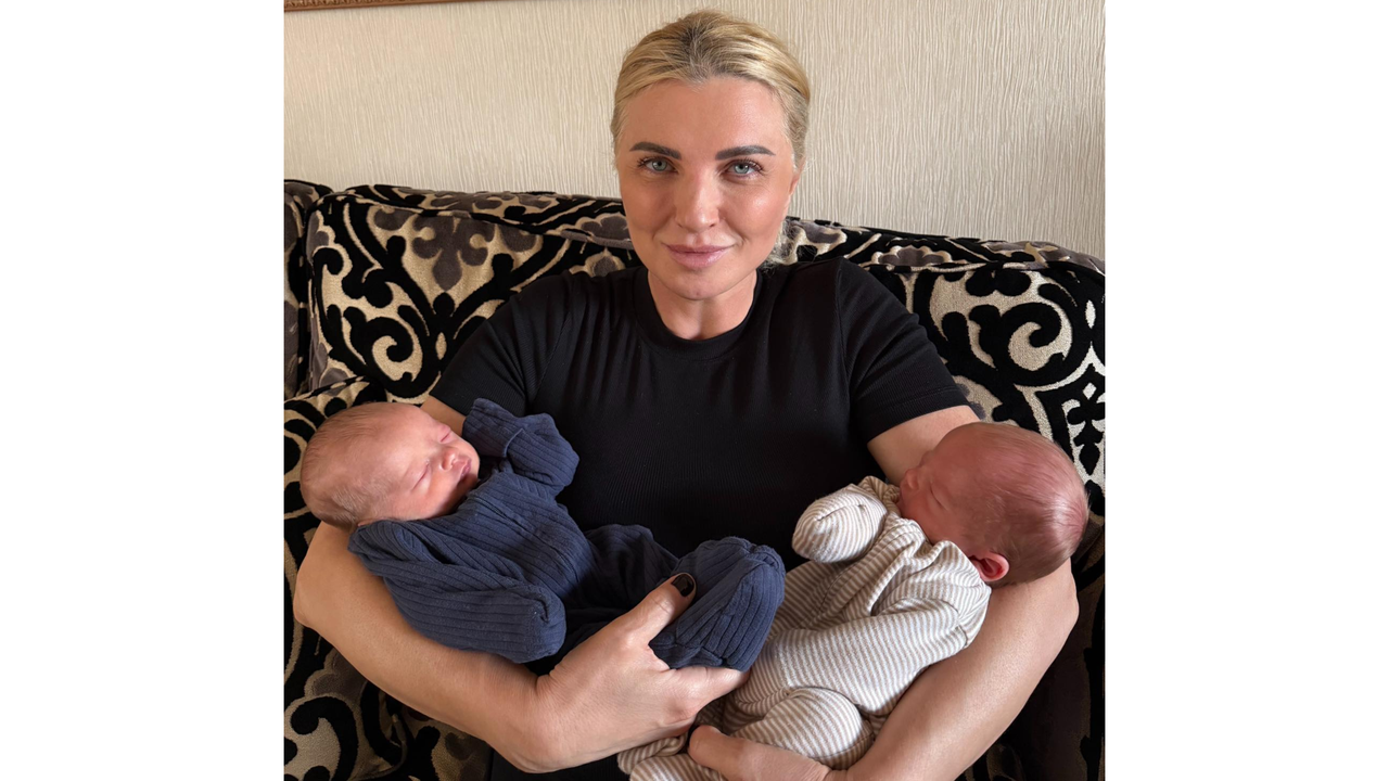 Майстор-готвачът Силвена Роу стана баба на близнаци.Момченцата се казват Оскар