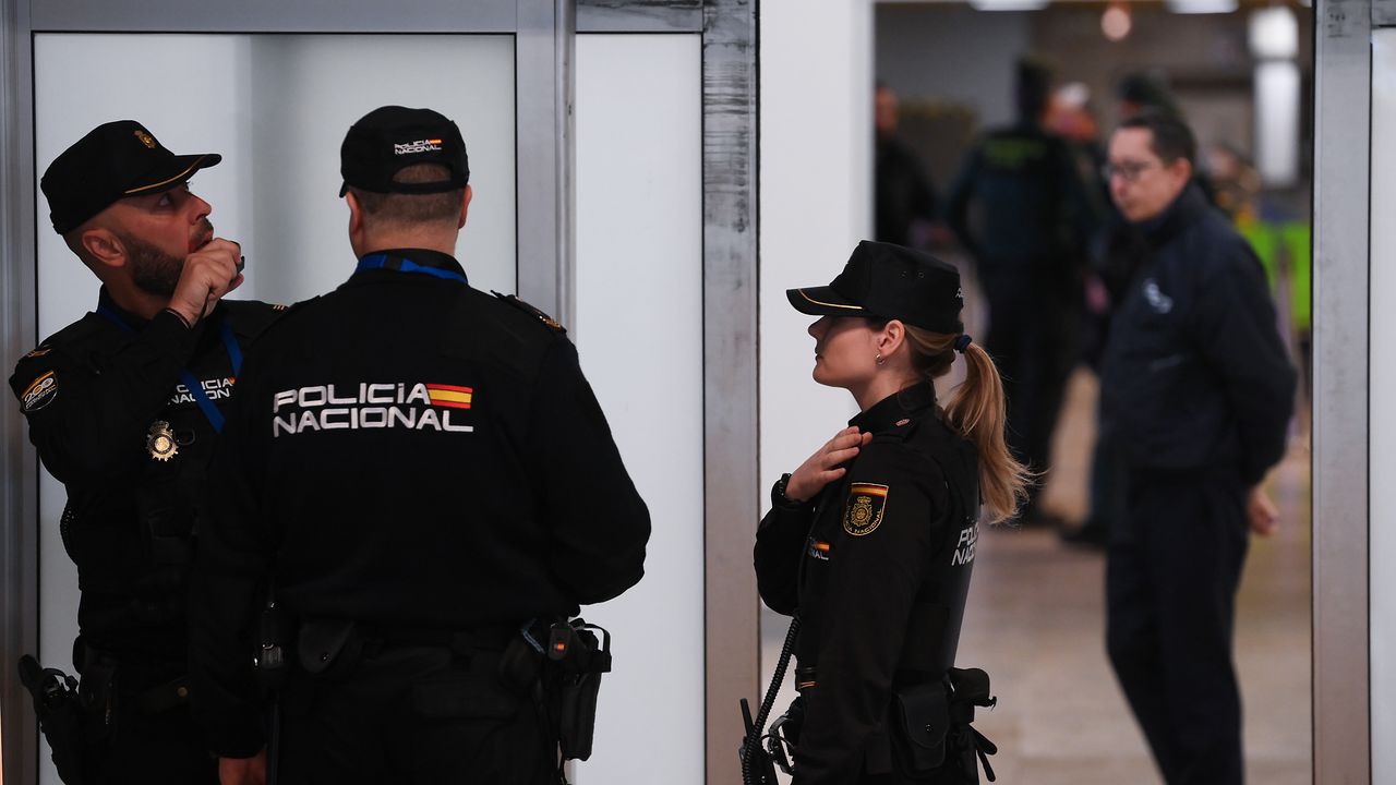 Трима обирджии и един полицай загинаха в катастрофа след грабеж в Испания